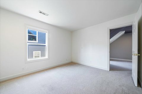 Tiny photo for 923 Bellview Avenue #1, Ashland, OR 97520 (MLS # 220219469)