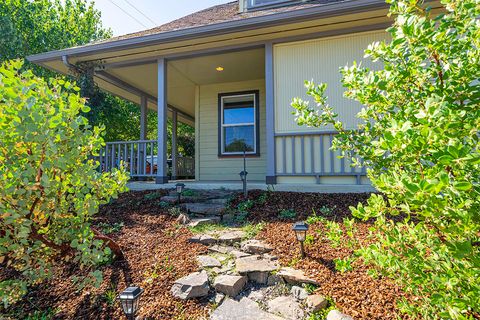 Tiny photo for 923 Bellview Avenue #1, Ashland, OR 97520 (MLS # 220219469)