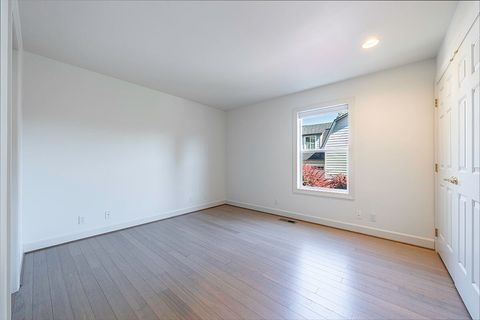 Tiny photo for 923 Bellview Avenue #1, Ashland, OR 97520 (MLS # 220219469)