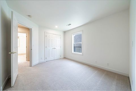 Tiny photo for 923 Bellview Avenue #1, Ashland, OR 97520 (MLS # 220219469)