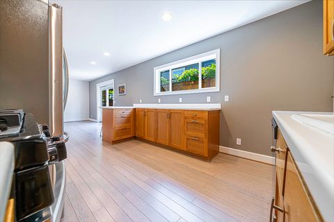 Tiny photo for 923 Bellview Avenue #1, Ashland, OR 97520 (MLS # 220219469)