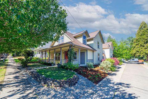 Tiny photo for 923 Bellview Avenue #1, Ashland, OR 97520 (MLS # 220219469)