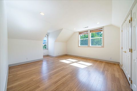 Tiny photo for 923 Bellview Avenue #1, Ashland, OR 97520 (MLS # 220219469)