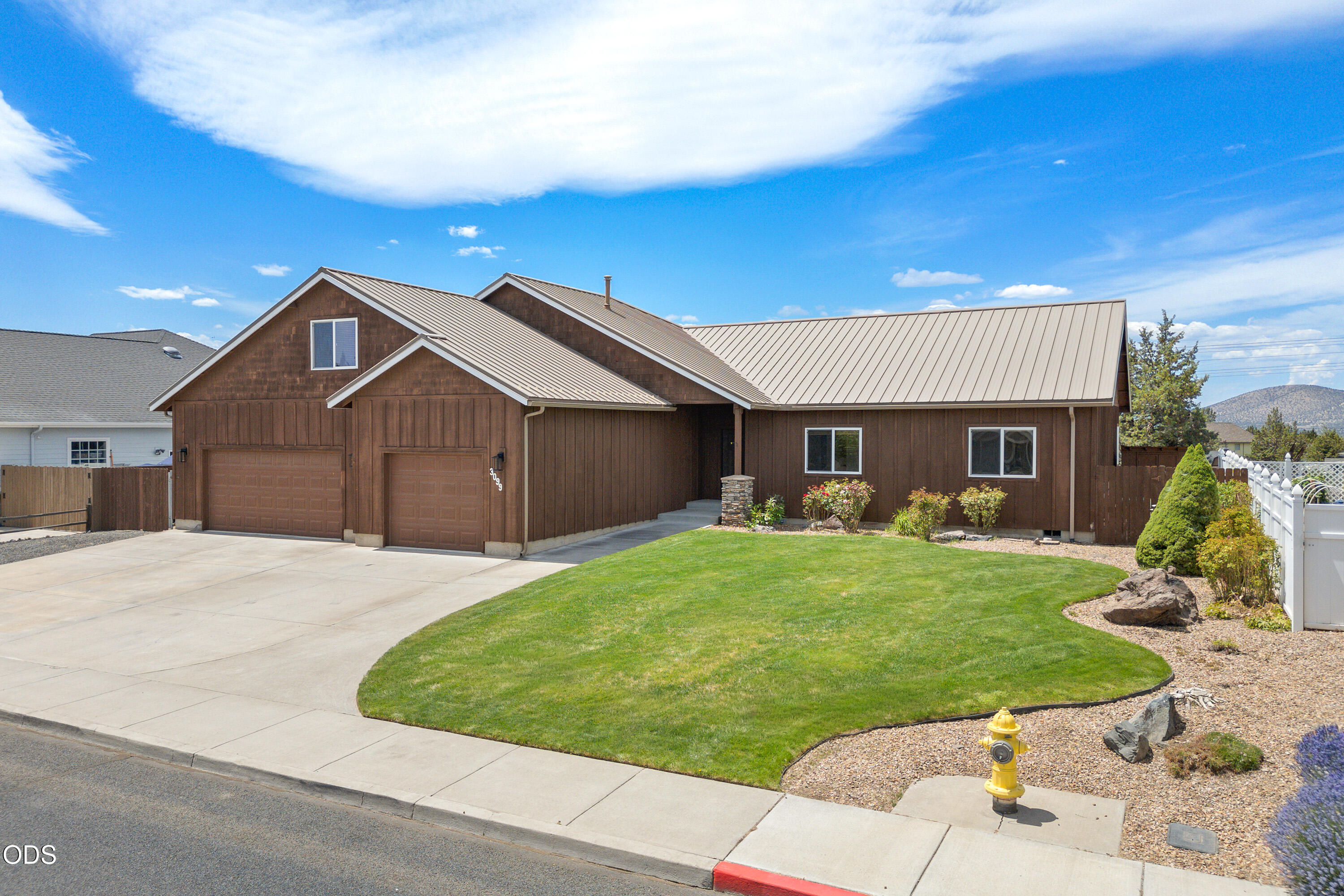 3099 SW Cascade Vista Drive
