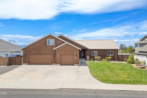 Photo of 3099 SW Cascade Vista Drive, Redmond, OR 97756 (MLS # 220224447)