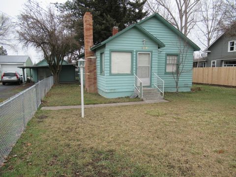 Tiny photo for 2176 Wiard Street, Klamath Falls, OR 97603 (MLS # 220213408)
