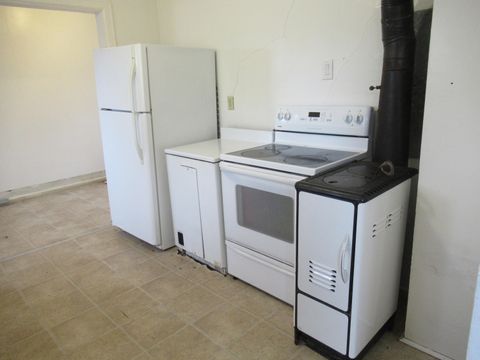 Tiny photo for 2176 Wiard Street, Klamath Falls, OR 97603 (MLS # 220213408)