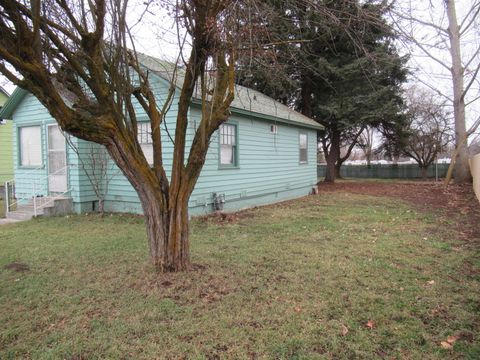 Tiny photo for 2176 Wiard Street, Klamath Falls, OR 97603 (MLS # 220213408)
