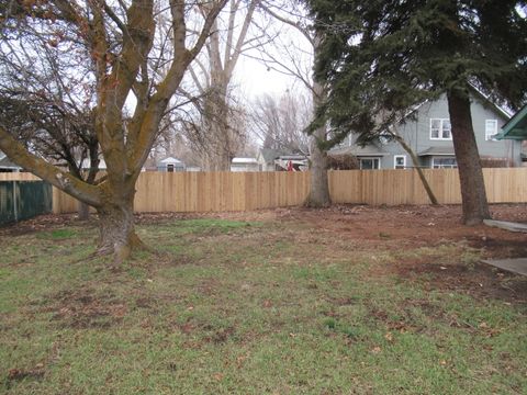 Tiny photo for 2176 Wiard Street, Klamath Falls, OR 97603 (MLS # 220213408)