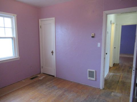 Tiny photo for 2176 Wiard Street, Klamath Falls, OR 97603 (MLS # 220213408)