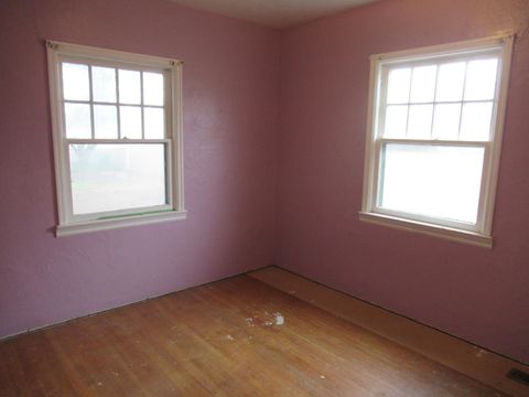 Tiny photo for 2176 Wiard Street, Klamath Falls, OR 97603 (MLS # 220213408)