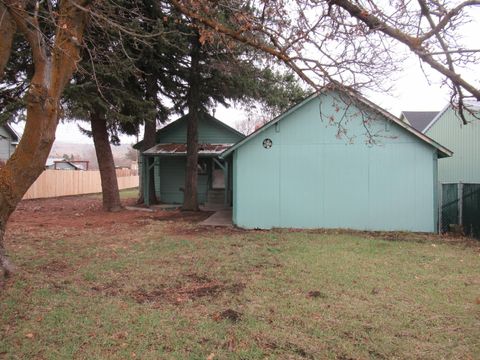 Tiny photo for 2176 Wiard Street, Klamath Falls, OR 97603 (MLS # 220213408)