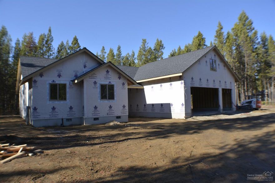 New Construction 3 Bed 2.5 Bath home w/ 318 Sq Ft Bonus Room, Den/Office, open vaulted Great Room, wood floors, granite kitchen counter tops, knotty alder cabinets and 3 car Garage all on .88 acre. Community sewer, water & paved roads. Community boat ramp onto the Big Deschutes, several deeded access onto the river. This home is just a couple hundred yards from the river!