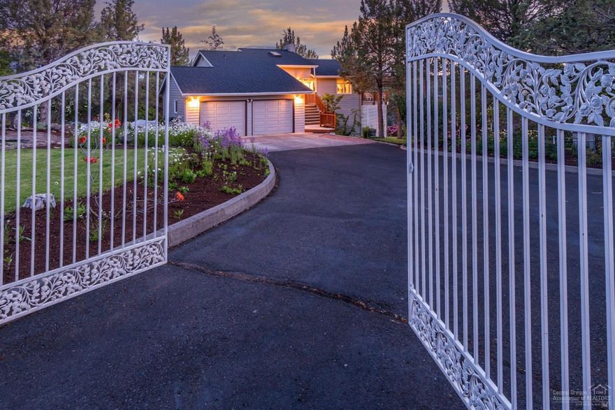 Beautiful River Estate-w/Mtn views. Great location close in.Two Ponds w/water lillies,small Waterfall, Partially fenced. Vaulted Ceilings in LivRm and Dining Rm.Nice Breakfast Nook, 2 Solariums,Large Master Bath w/bidet,,jetted tub for 2, Porclain tile,Kohler fixtures. Master Bedrm w/walk-in closet. Nice Utility Rm.Small wine Rm.Wood Windows,2 Sky Lights,Beautiful Trees&flowers.Trial to River.Appx 585' river front.One Owner Home.