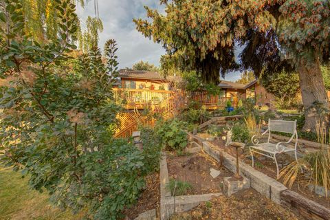 Tiny photo for 27791 Blue Heron Road, John Day, OR 97845 (MLS # 220215350)