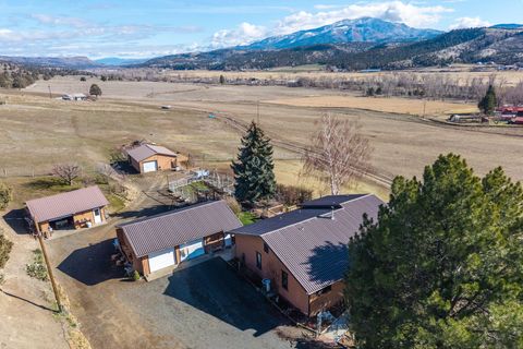 Tiny photo for 27791 Blue Heron Road, John Day, OR 97845 (MLS # 220215350)