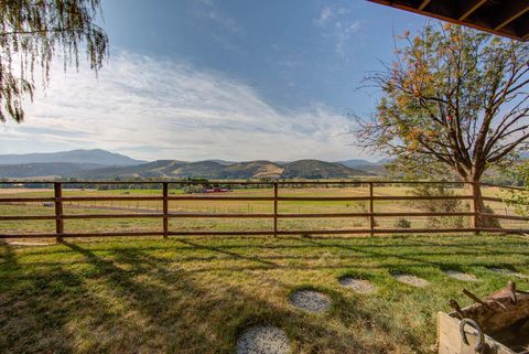 Tiny photo for 27791 Blue Heron Road, John Day, OR 97845 (MLS # 220215350)