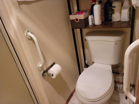 Tiny photo for 1523 NW Thompson Way, Grants Pass, OR 97526 (MLS # 220211485)