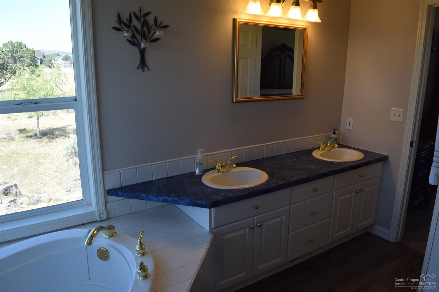 Twin Lakes Ranch - Residential