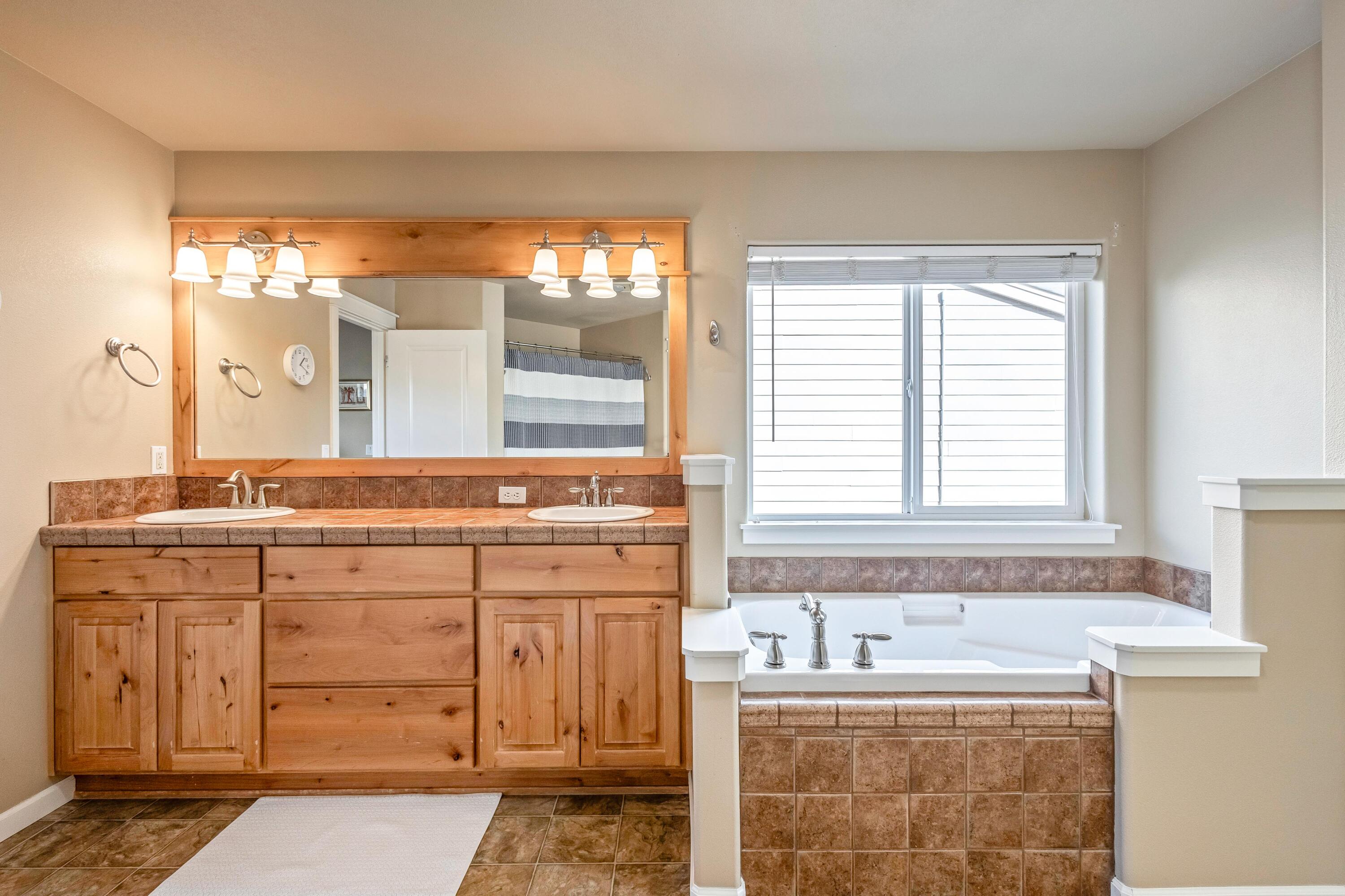 Lava Ridges - Residential