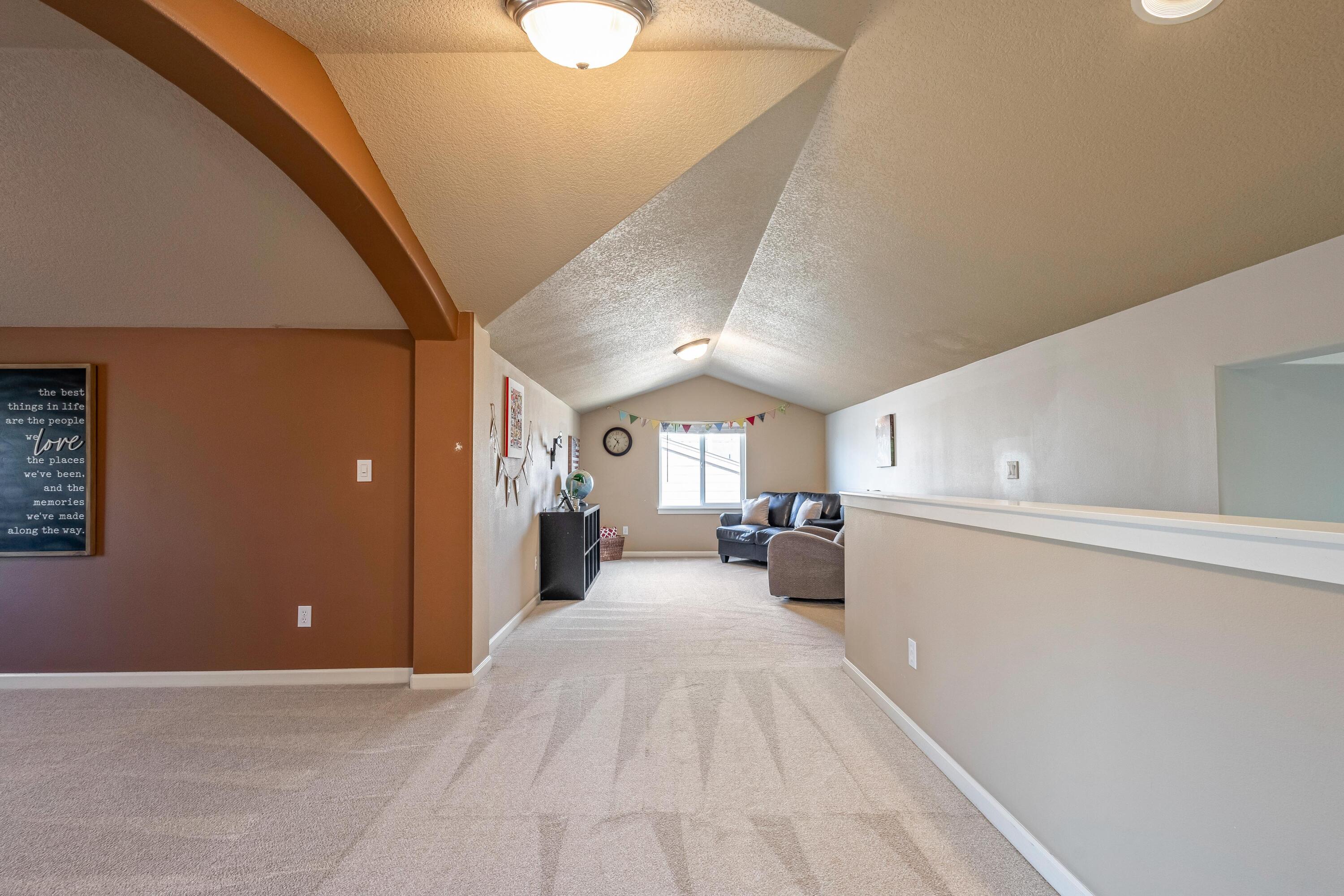 Lava Ridges - Residential