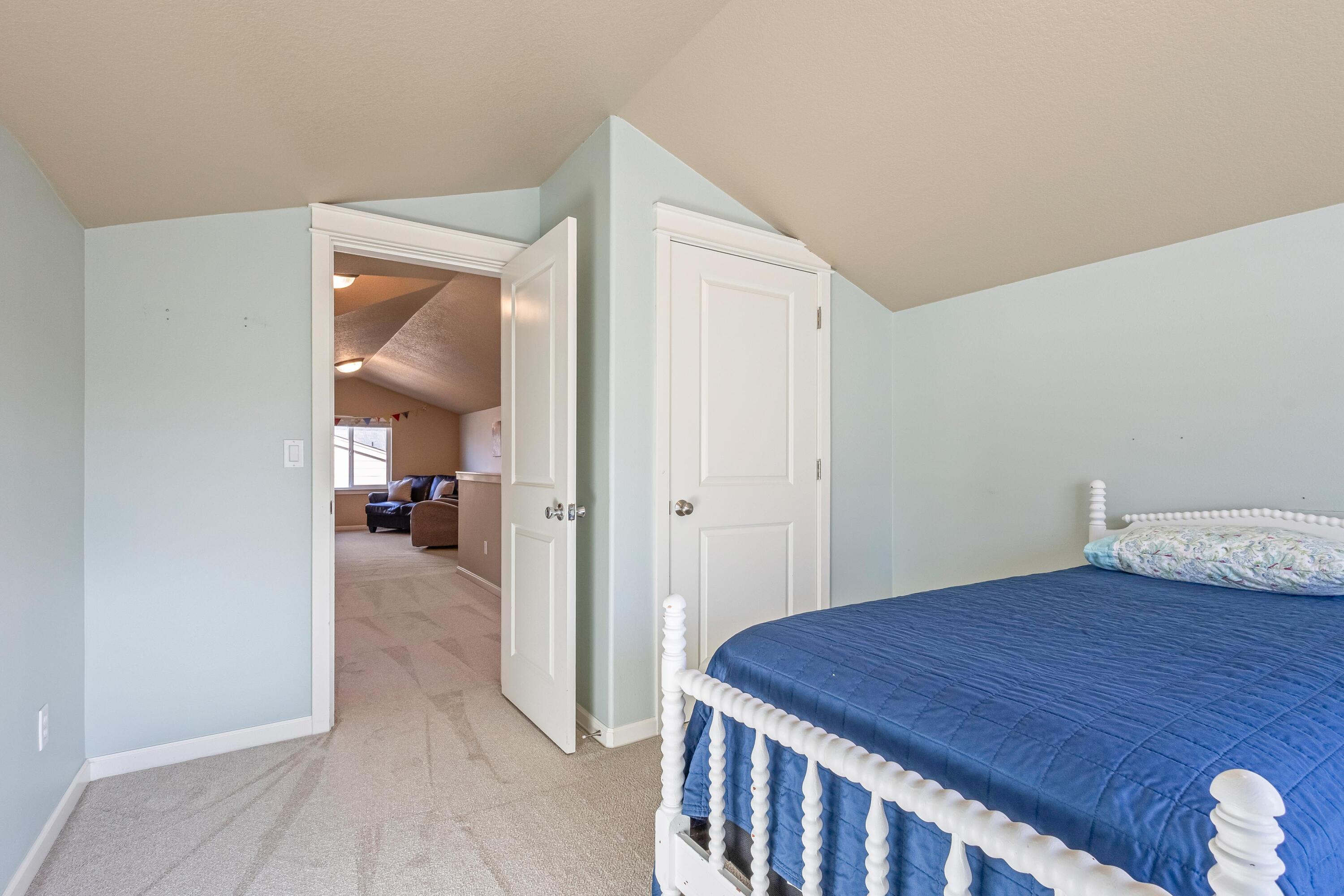 Lava Ridges - Residential