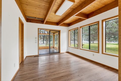 Tiny photo for 69288 Sabrina Lane, Sisters, OR 97759 (MLS # 220215477)