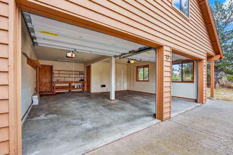 Tiny photo for 69288 Sabrina Lane, Sisters, OR 97759 (MLS # 220215477)