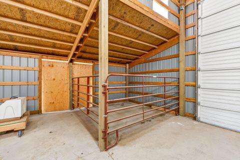 Tiny photo for 69288 Sabrina Lane, Sisters, OR 97759 (MLS # 220215477)