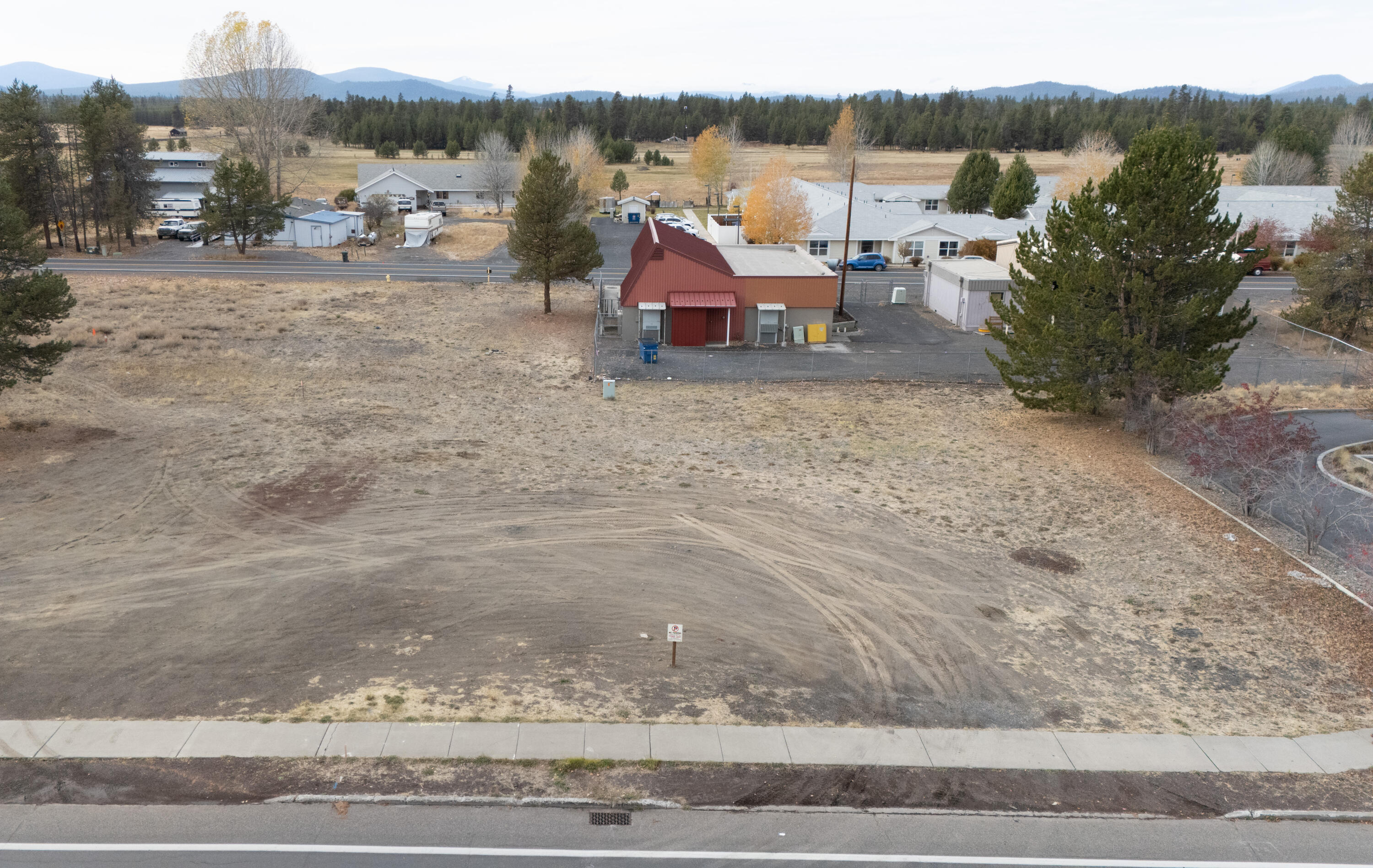 Lapine - Commercial Sale