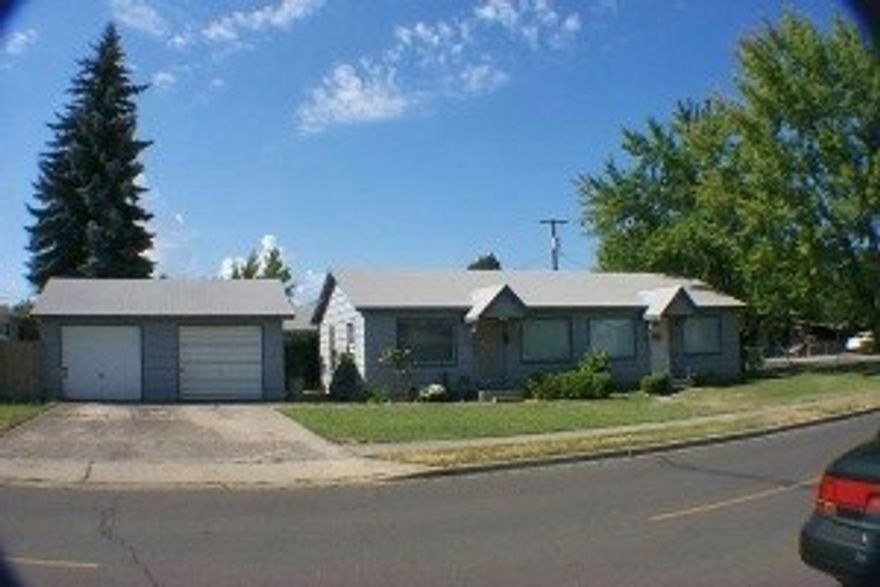 Good Duplex In Quiet Neighborhood. 1Bed/1Bath Units. Cottage Style. Well Priced! All Appointments Through Listing Agent. 24 HOUR NOTICE REQUIRED.