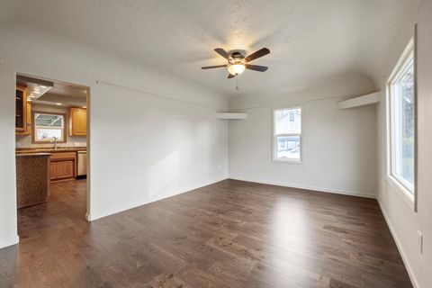 Tiny photo for 2515 Wiard Street, Klamath Falls, OR 97603 (MLS # 220212196)