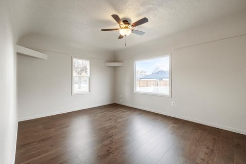 Tiny photo for 2515 Wiard Street, Klamath Falls, OR 97603 (MLS # 220212196)