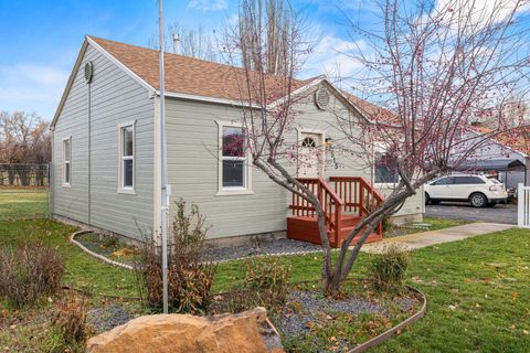 Tiny photo for 2515 Wiard Street, Klamath Falls, OR 97603 (MLS # 220212196)