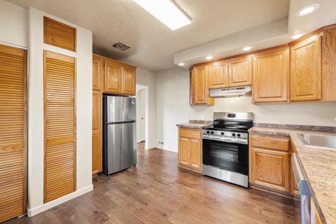 Tiny photo for 2515 Wiard Street, Klamath Falls, OR 97603 (MLS # 220212196)