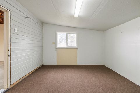 Tiny photo for 2515 Wiard Street, Klamath Falls, OR 97603 (MLS # 220212196)