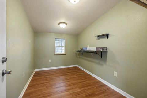 Tiny photo for 2515 Wiard Street, Klamath Falls, OR 97603 (MLS # 220212196)