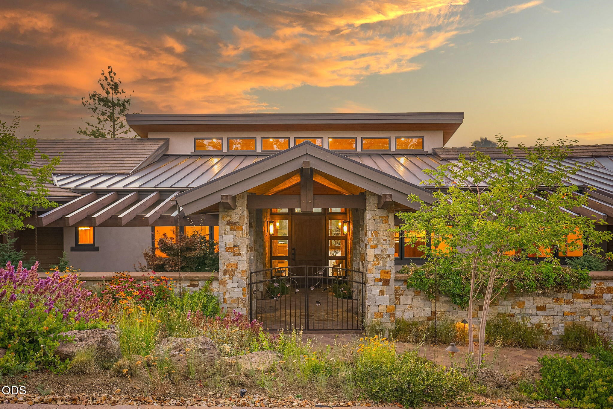 3487 NW Greenleaf Way