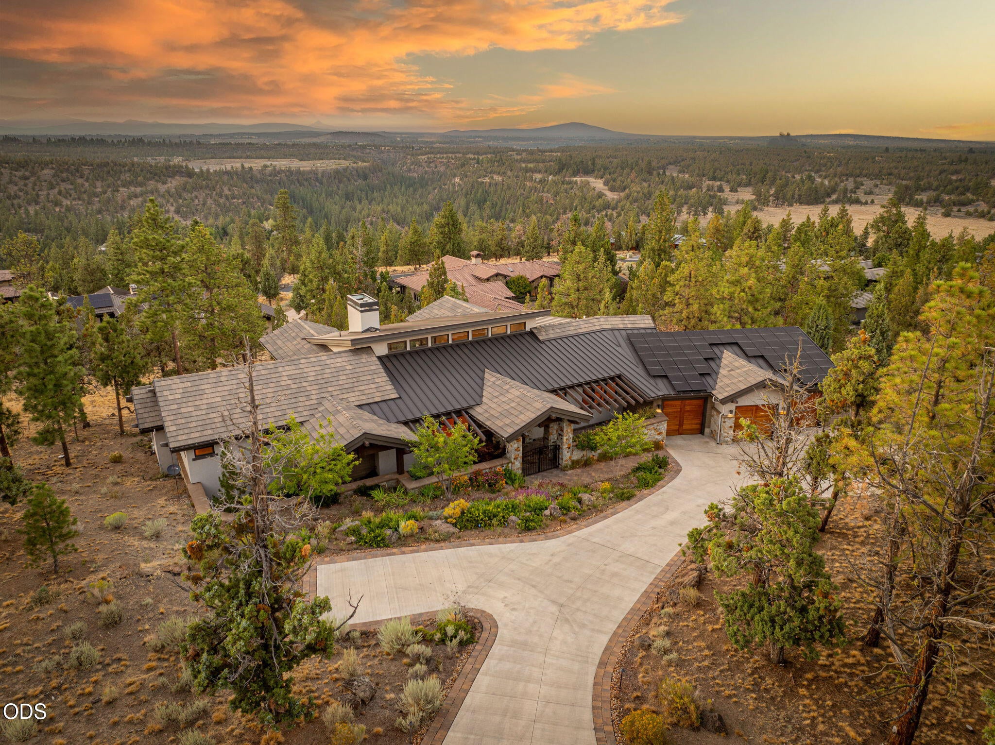 3487 NW Greenleaf Way