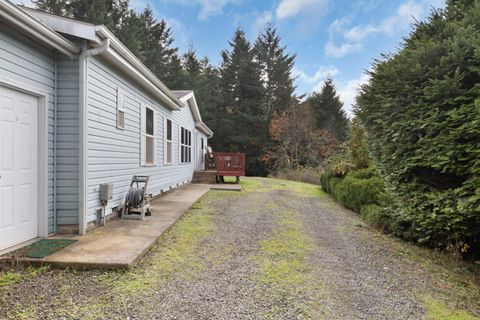 Tiny photo for 5290 Goodrich Highway, Oakland, OR 97462 (MLS # 220211932)