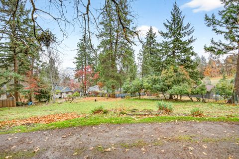 Tiny photo for 770 Elkader Street, Ashland, OR 97520 (MLS # 220212278)