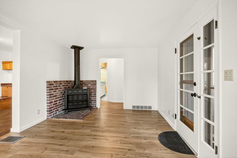 Tiny photo for 770 Elkader Street, Ashland, OR 97520 (MLS # 220212278)