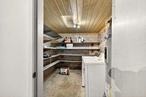 Tiny photo for 770 Elkader Street, Ashland, OR 97520 (MLS # 220212278)