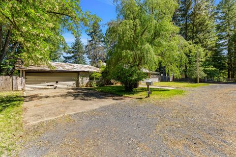 Photo of 337 S Kerby Avenue, Cave Junction, OR 97523 (MLS # 220221731)
