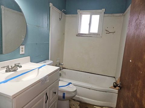 Tiny photo for 2342 California Avenue, Klamath Falls, OR 97601 (MLS # 220215407)