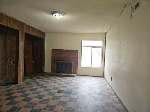 Tiny photo for 2342 California Avenue, Klamath Falls, OR 97601 (MLS # 220215407)