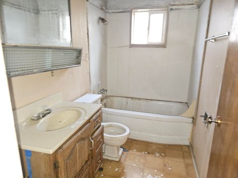 Tiny photo for 2342 California Avenue, Klamath Falls, OR 97601 (MLS # 220215407)