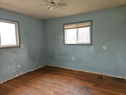Tiny photo for 2342 California Avenue, Klamath Falls, OR 97601 (MLS # 220215407)