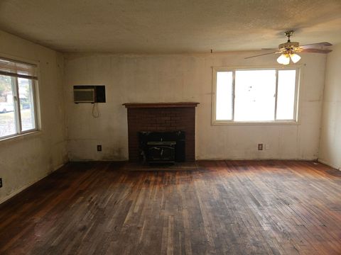 Tiny photo for 2342 California Avenue, Klamath Falls, OR 97601 (MLS # 220215407)