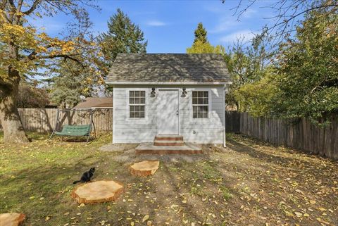 Tiny photo for 415 E C Street, Jacksonville, OR 97530 (MLS # 220211954)